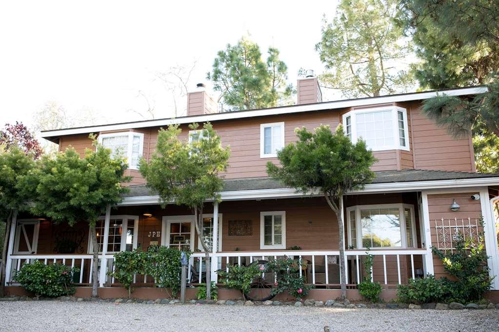 J Patrick Inn Кэмбриа Экстерьер фото