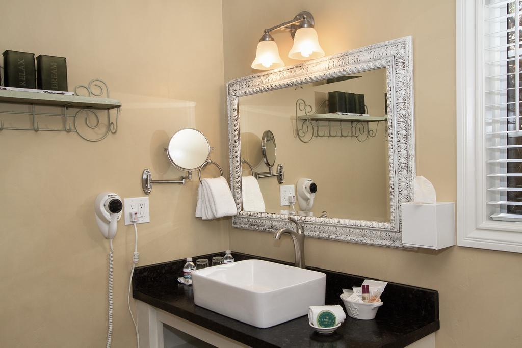 J Patrick Inn Кэмбриа Экстерьер фото